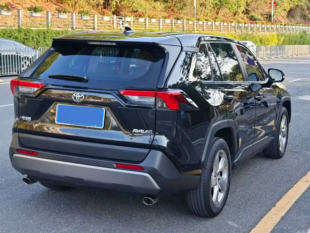 RAV4 Rongfang 2021 2.0L CVT two-wheel drive fashion version купить на сайте DeffCars