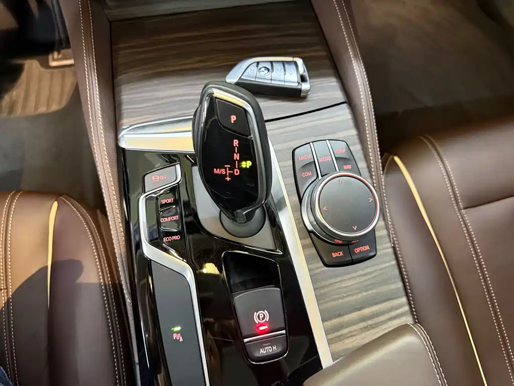 BMW 5 Series 2018 530Li Leading Luxury Package купить на сайте DeffCars