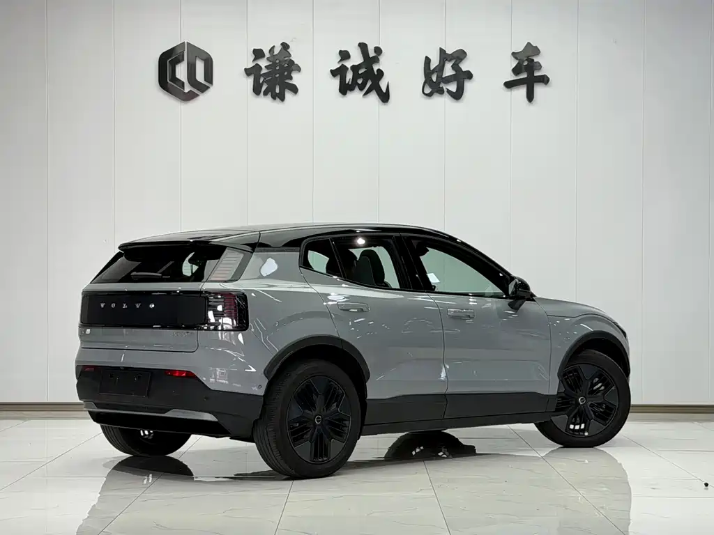Volvo EX30 2026 CrossCountry dual-motor four-wheel drive high-performance version Ultra купить на сайте DeffCars