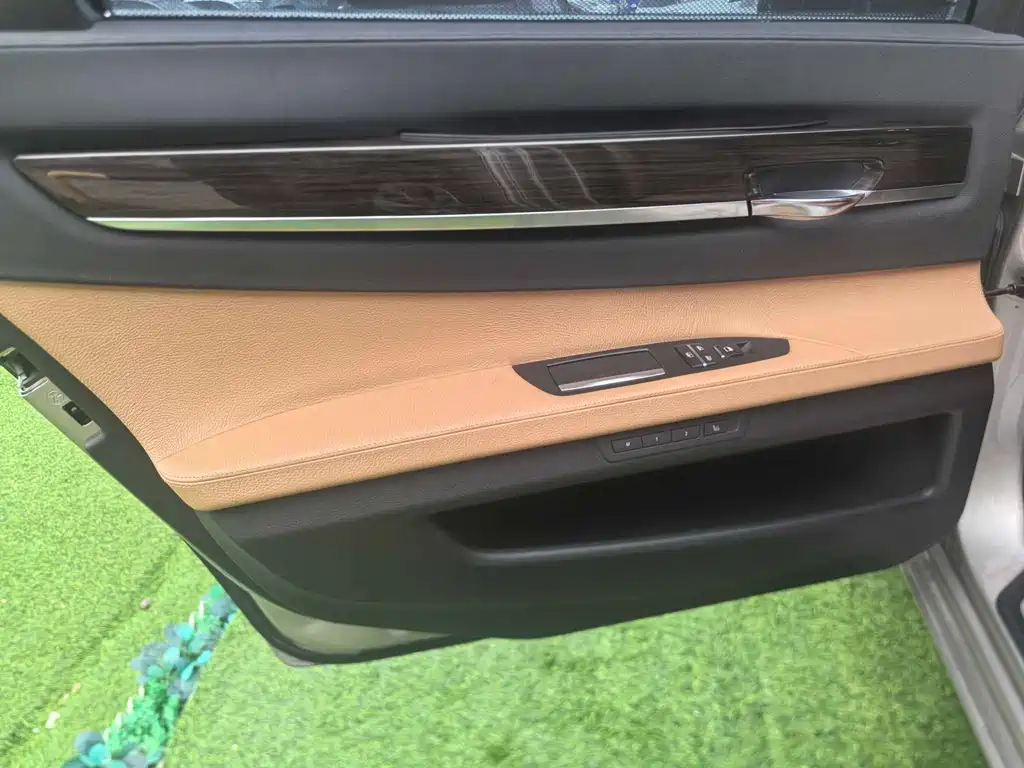 BMW 7 Series 2013 730Li Luxury купить на сайте DeffCars