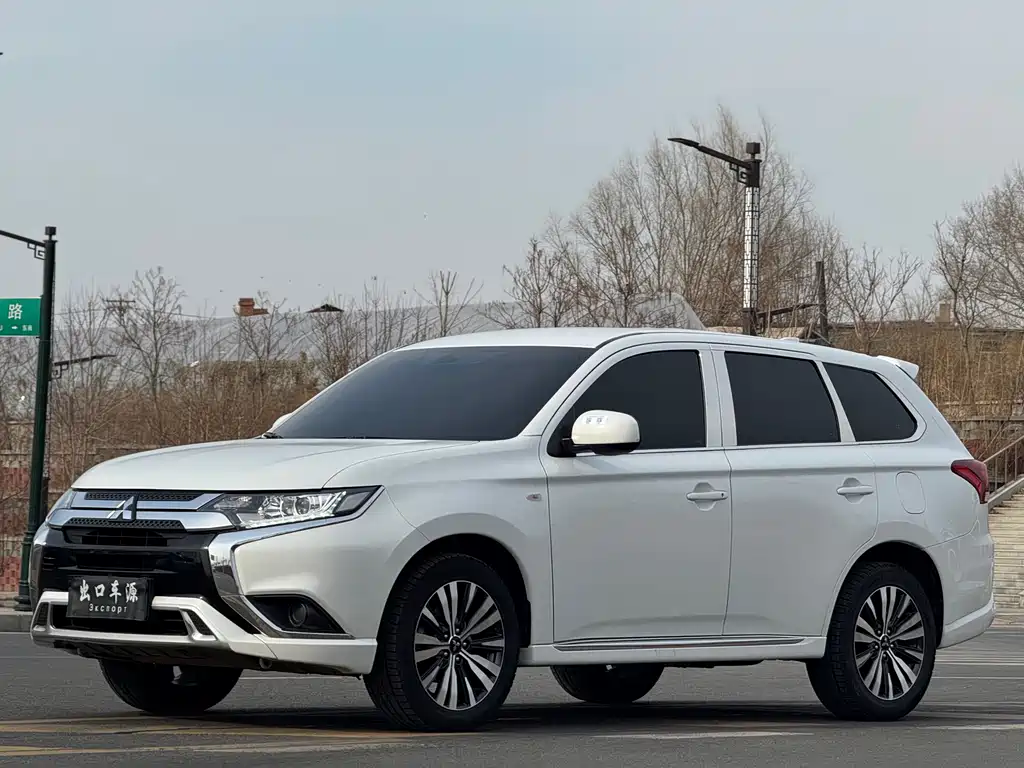 Outlander 2021 facelift 2.0L 2WD Enjoy Edition 5 seats купить на сайте DeffCars