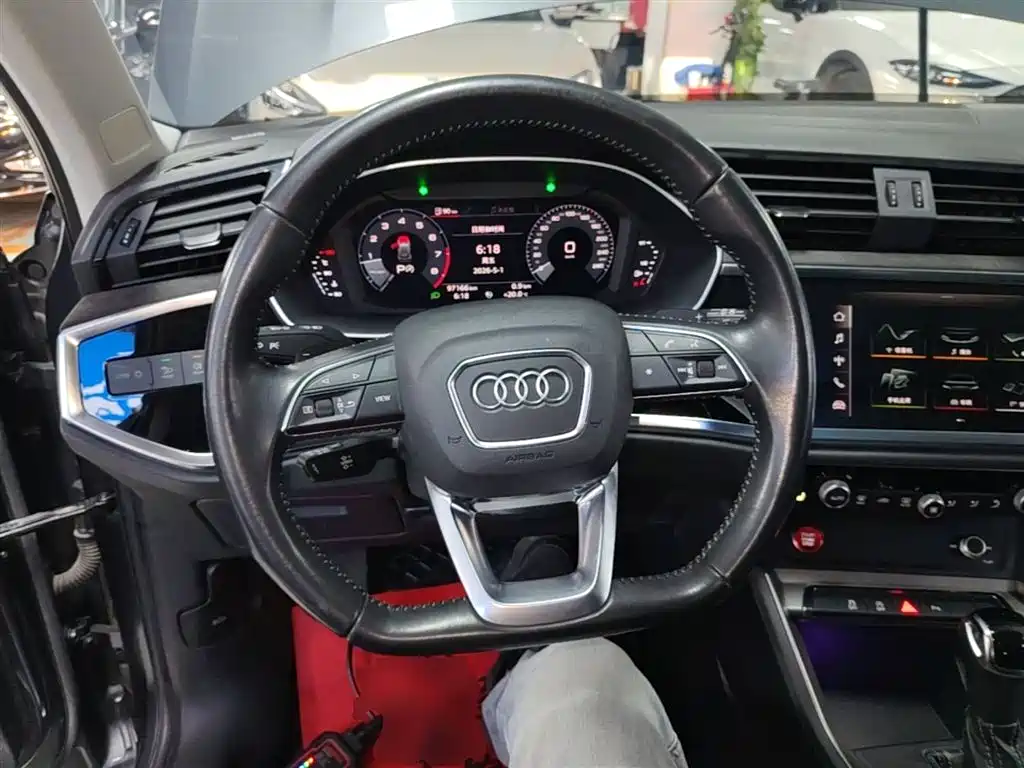 Audi Q3 2020 45 TFSI quattro fashionable and dynamic купить на сайте DeffCars