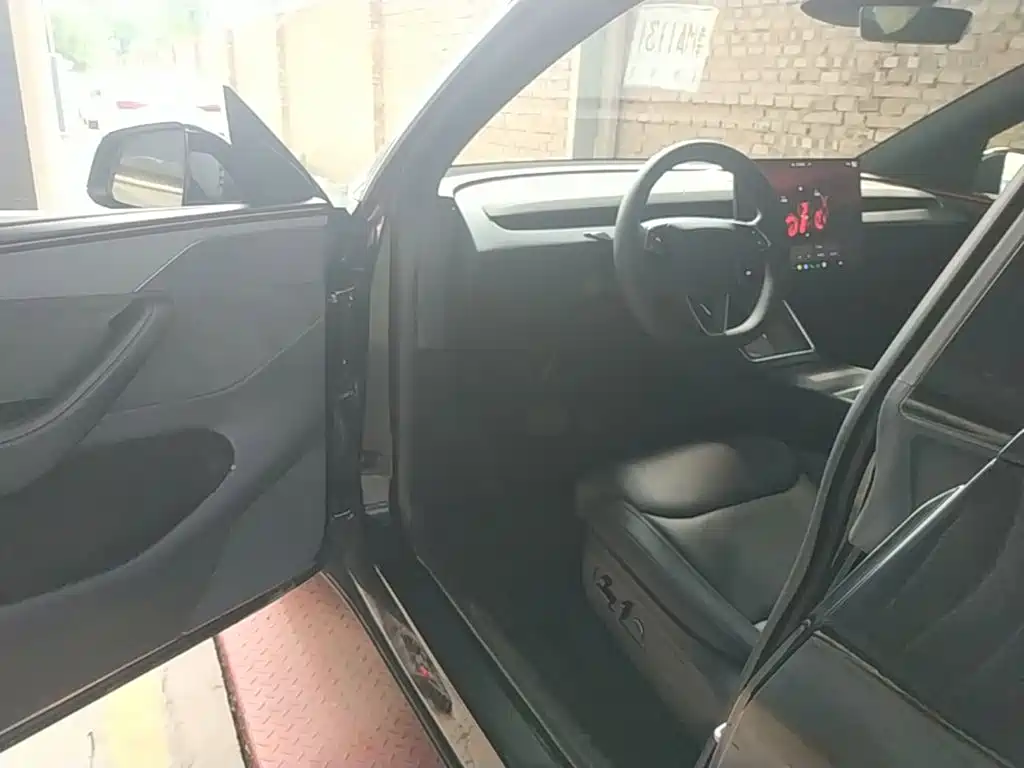 Model Y L 2025 long-range all-wheel drive version купить на сайте DeffCars