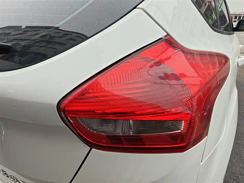 Focus 2018 hatchback classic 1.6L automatic stylish smart mobility version купить на сайте DeffCars