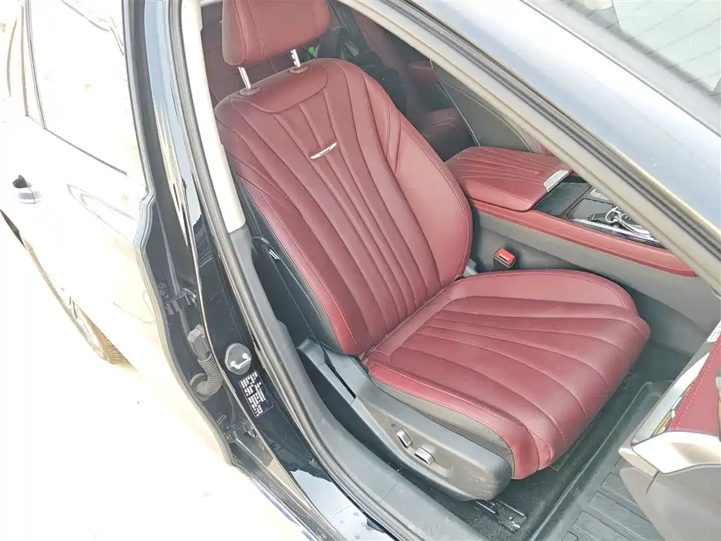 Hongqi H5 2024 1.5T DCT Zhilian Qiyun Edition купить на сайте DeffCars