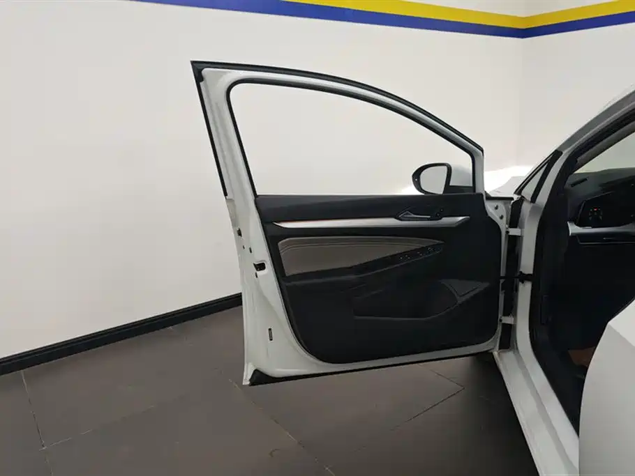 Golf 2023 facelift 280TSI DSG Pro купить на сайте DeffCars