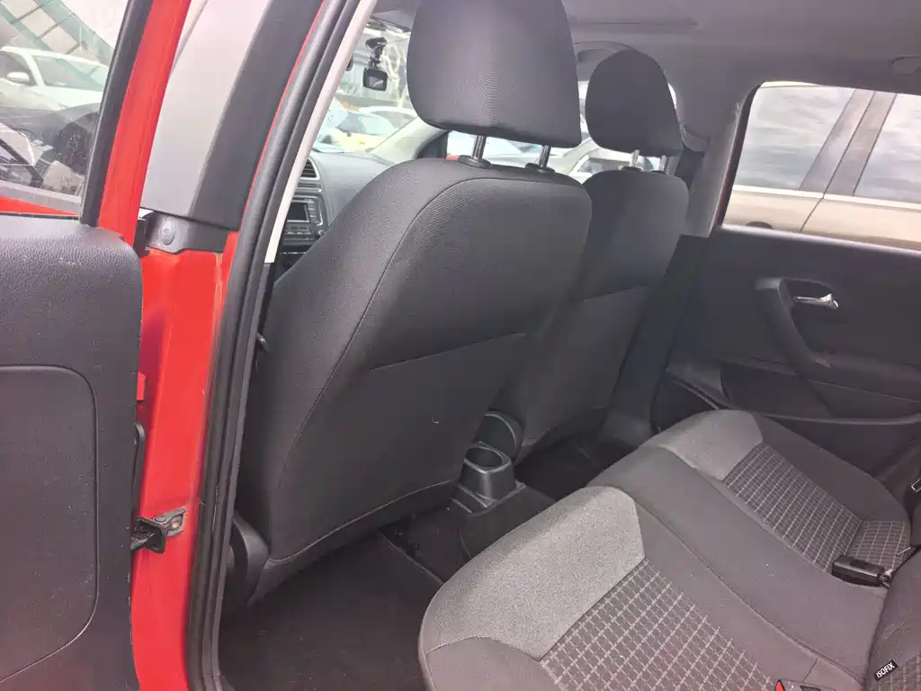 Polo 2016 1.6L automatic comfort model купить на сайте DeffCars