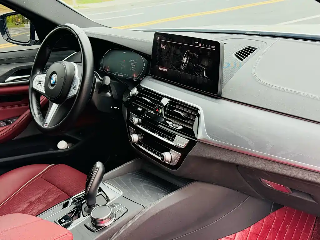 BMW 5 Series 2023 530Li Leading M Sports Package купить на сайте DeffCars
