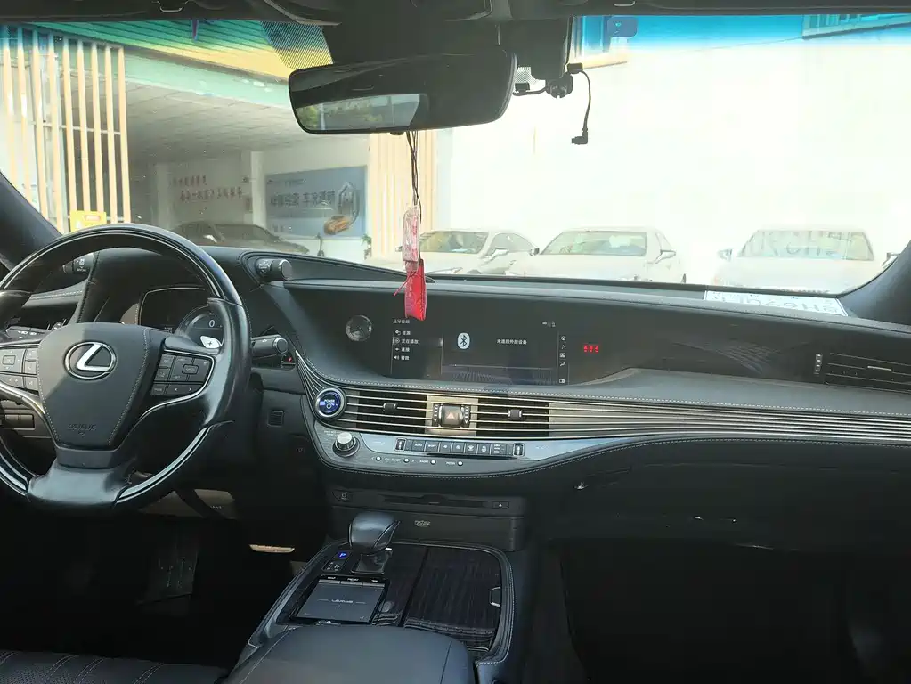 Lexus LS 2018 500h Deluxe Edition National V купить на сайте DeffCars