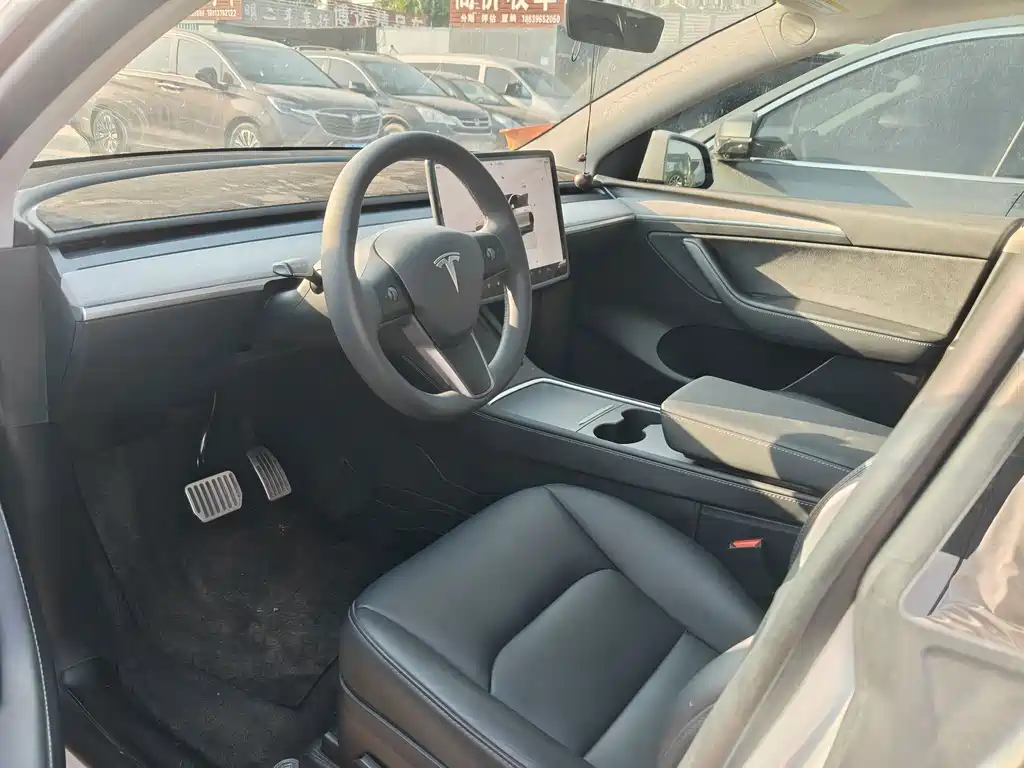 Model Y 2024 rear-wheel drive version купить на сайте DeffCars