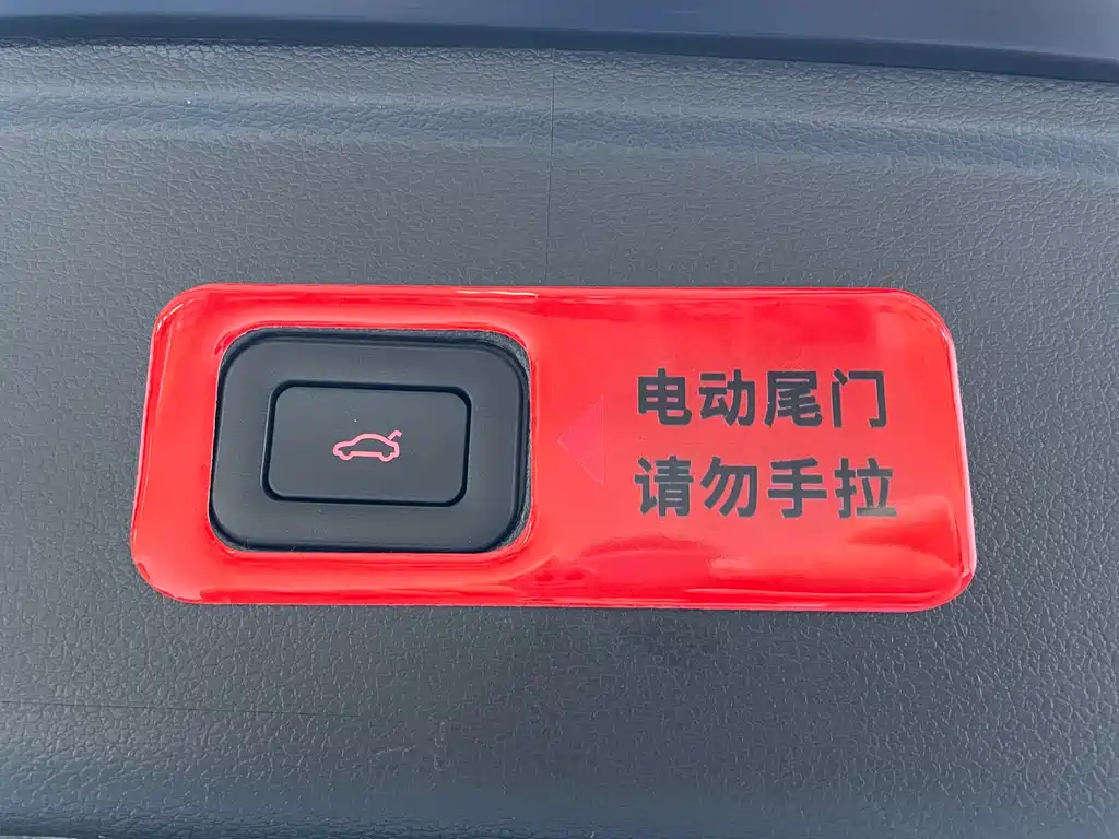 Hongqi HS5 2023 2.0T Qixiang Pro version купить на сайте DeffCars