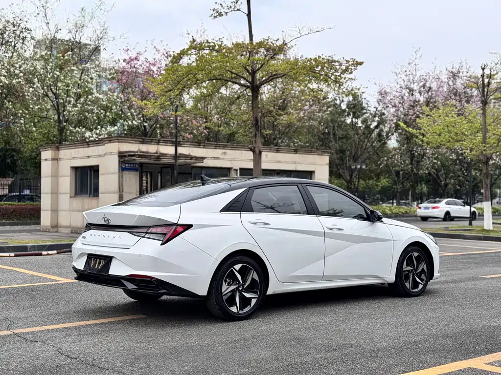 Elantra 2022 1.5L CVT LUX Premium Edition купить на сайте DeffCars