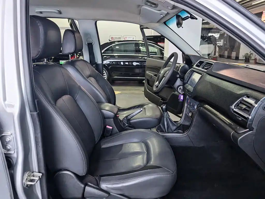 Fengjun 5 2017 2.4L European version gasoline four-wheel drive elite large double row 4G69S4N купить на сайте DeffCars