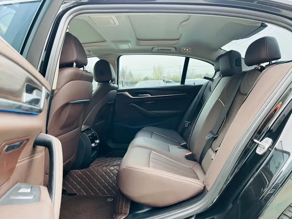 BMW 5 Series New Energy 2021 535Le Luxury Package купить на сайте DeffCars