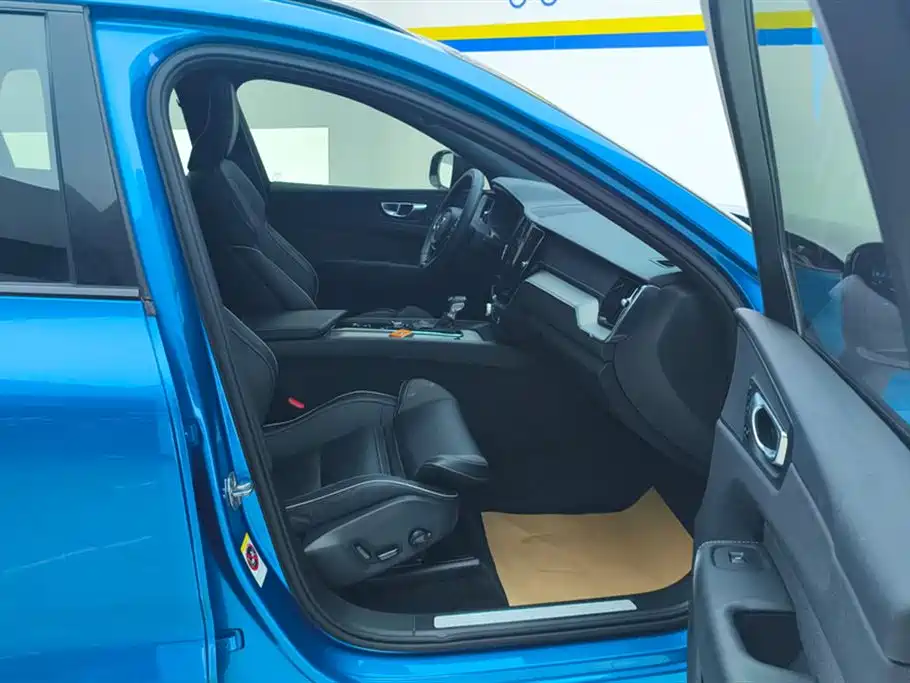 Volvo XC60 2021 T5 four-wheel drive Zhiyuan Sport Edition купить на сайте DeffCars