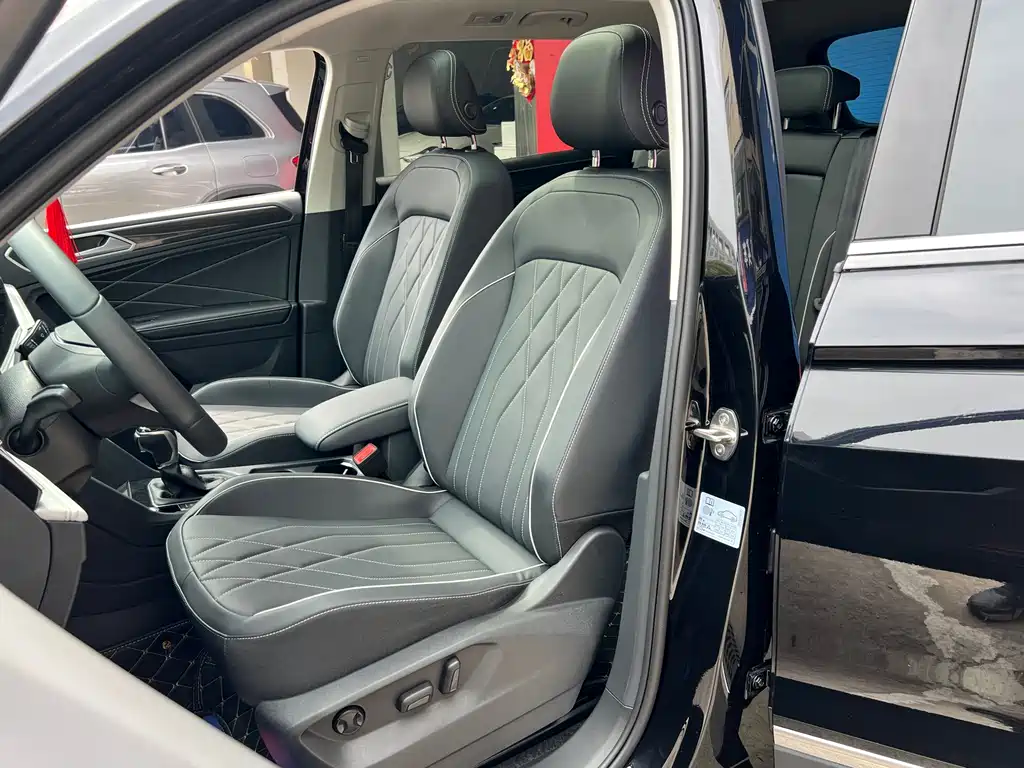 Tiguan L 2025 Outstanding Model 300TSI Automatic Two-wheel Drive Dragon Edition купить на сайте DeffCars