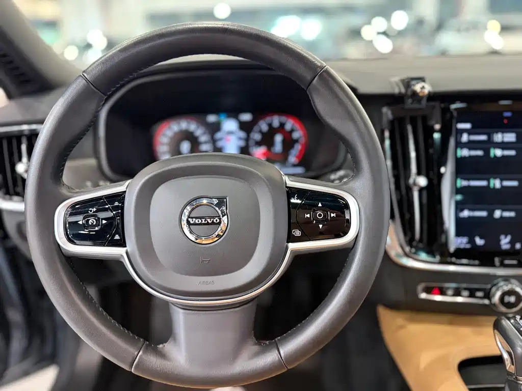 Volvo V90 2019 Cross Country T5 AWD Zhiyuan Edition National VI купить на сайте DeffCars