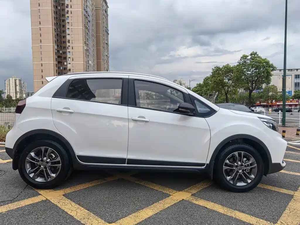 Vision X3 2020 1.5L CVT Premium купить на сайте DeffCars