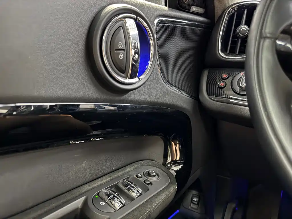 MINI COUNTRYMAN 2017 2.0T COOPER S ALL4 Explorer купить на сайте DeffCars