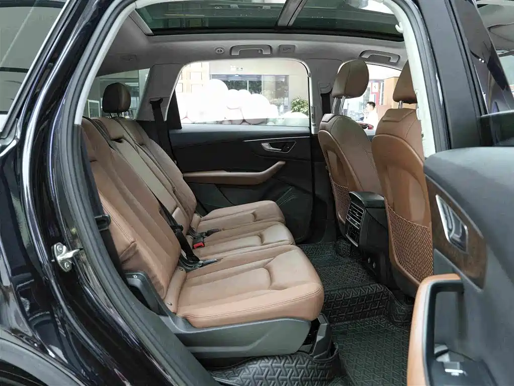 Audi Q7 2021 55 TFSI quattro S line sports version купить на сайте DeffCars