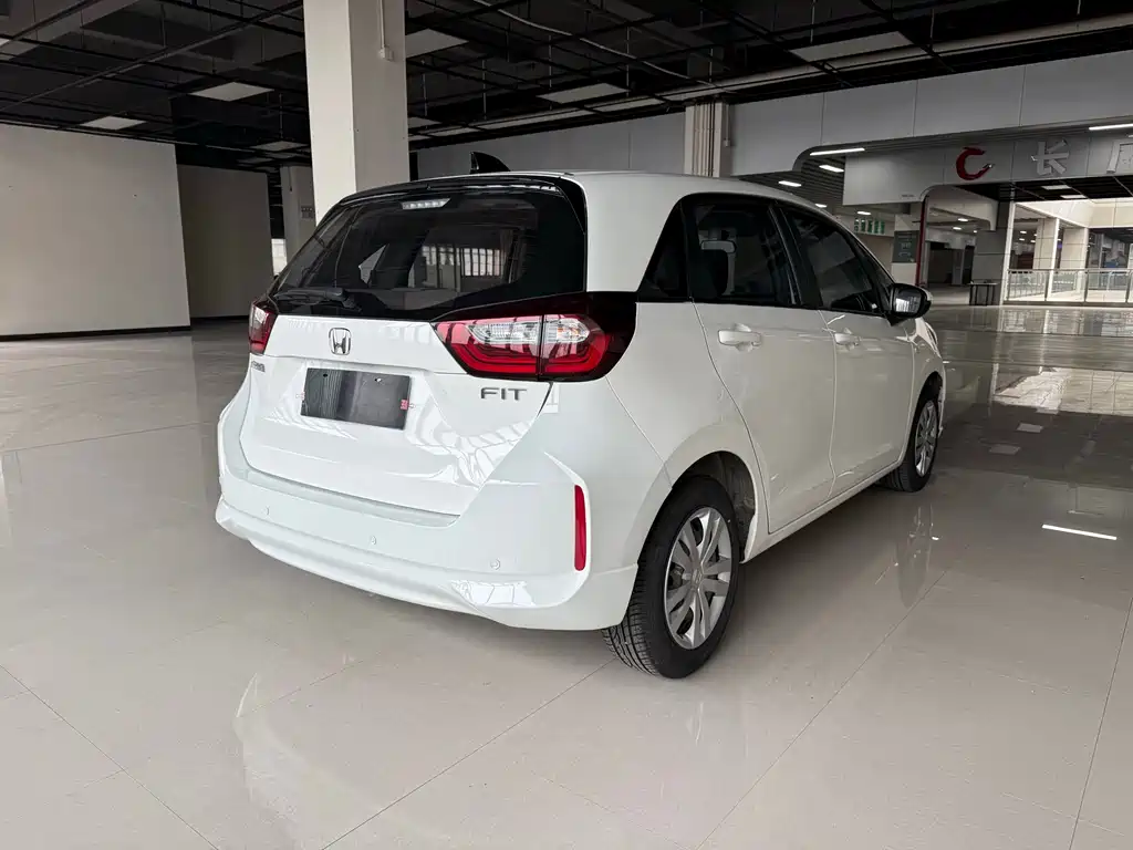 Fit 2021 1.5L CVT Fashion Edition купить на сайте DeffCars