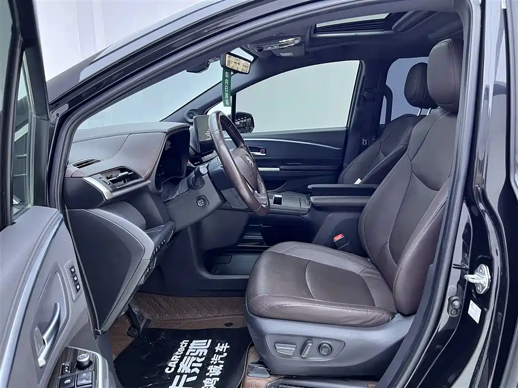 SIENNA 2021 2.5L Hybrid Platinum Edition купить на сайте DeffCars
