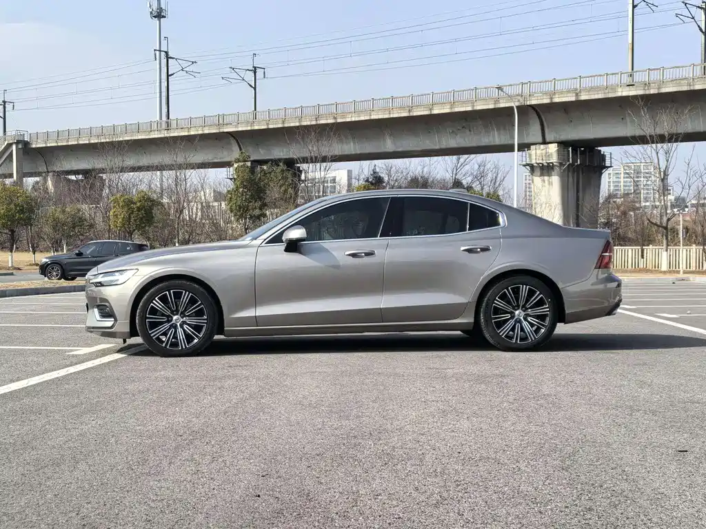 Volvo S60 2021 T4 Zhiyuan Luxury Edition купить на сайте DeffCars