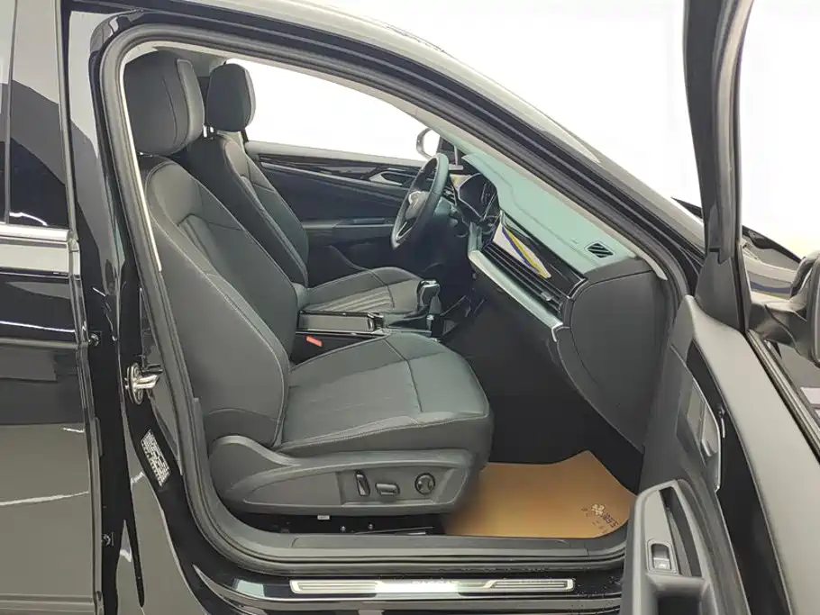 Passat 2025 Outstanding Model 330TSI Elite Edition купить на сайте DeffCars