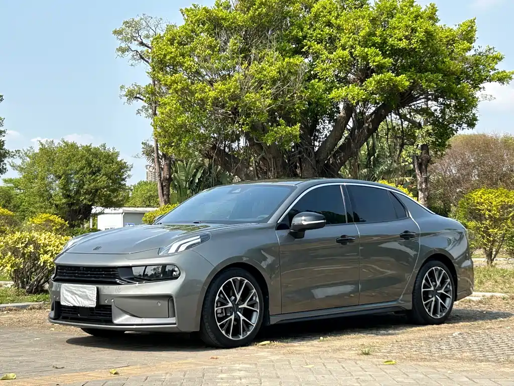 Lynk & Co 03 2022 1.5TD DCT Pro купить на сайте DeffCars
