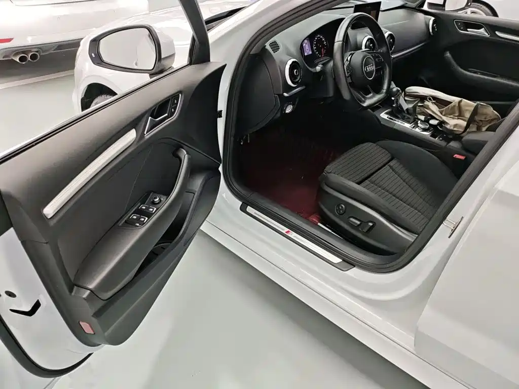 Audi A3 2019 Limousine 35 TFSI Sports National V купить на сайте DeffCars