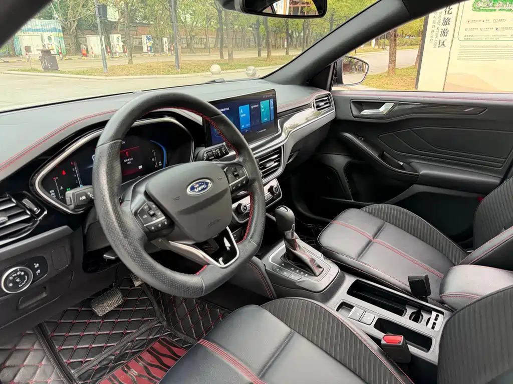 Focus 2022 Hatchback EcoBoost 180 Automatic ST Line купить на сайте DeffCars