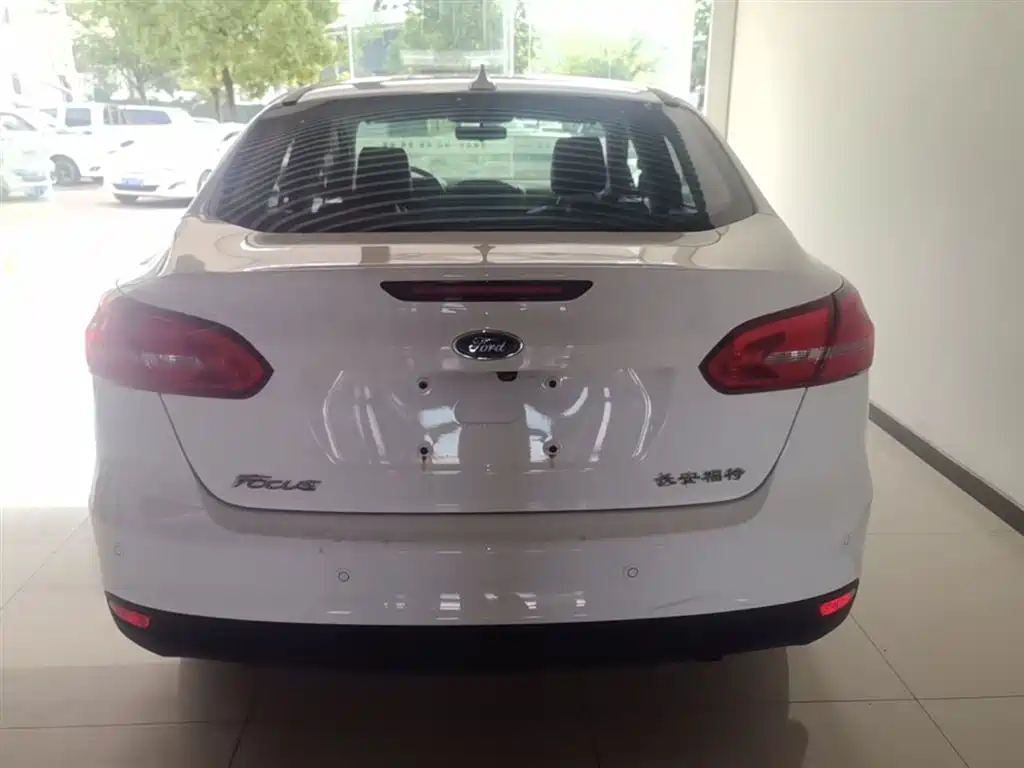 Focus 2018 sedan classic 1.6L automatic stylish smart mobility version купить на сайте DeffCars