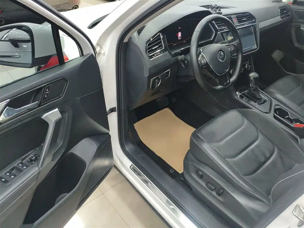 Tiguan L 2021 330TSI automatic two-wheel drive smart version купить на сайте DeffCars