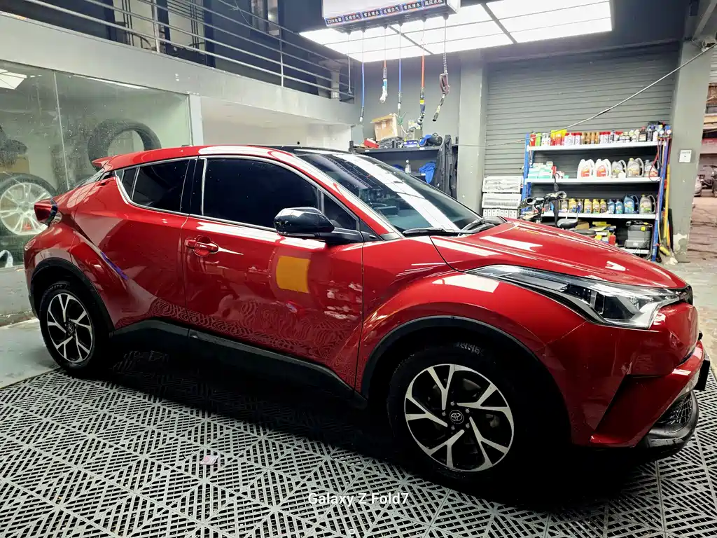Toyota C-HR 2018 2.0L Leading Edition National V купить на сайте DeffCars