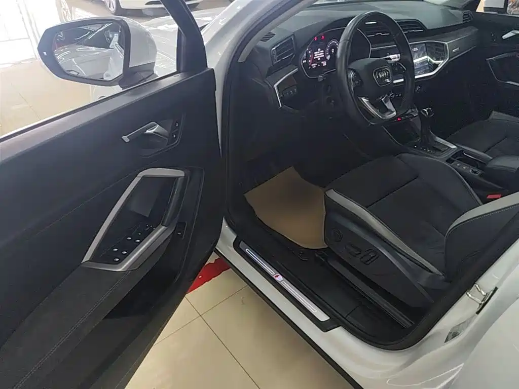 Audi Q3 2021 35 TFSI Fashionable and Dynamic купить на сайте DeffCars