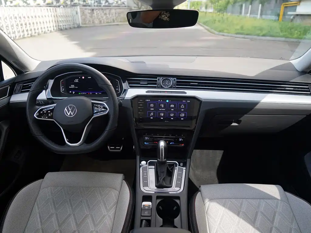 Magotan 2025 model facelift public model 330TSI DSG luxury model купить на сайте DeffCars