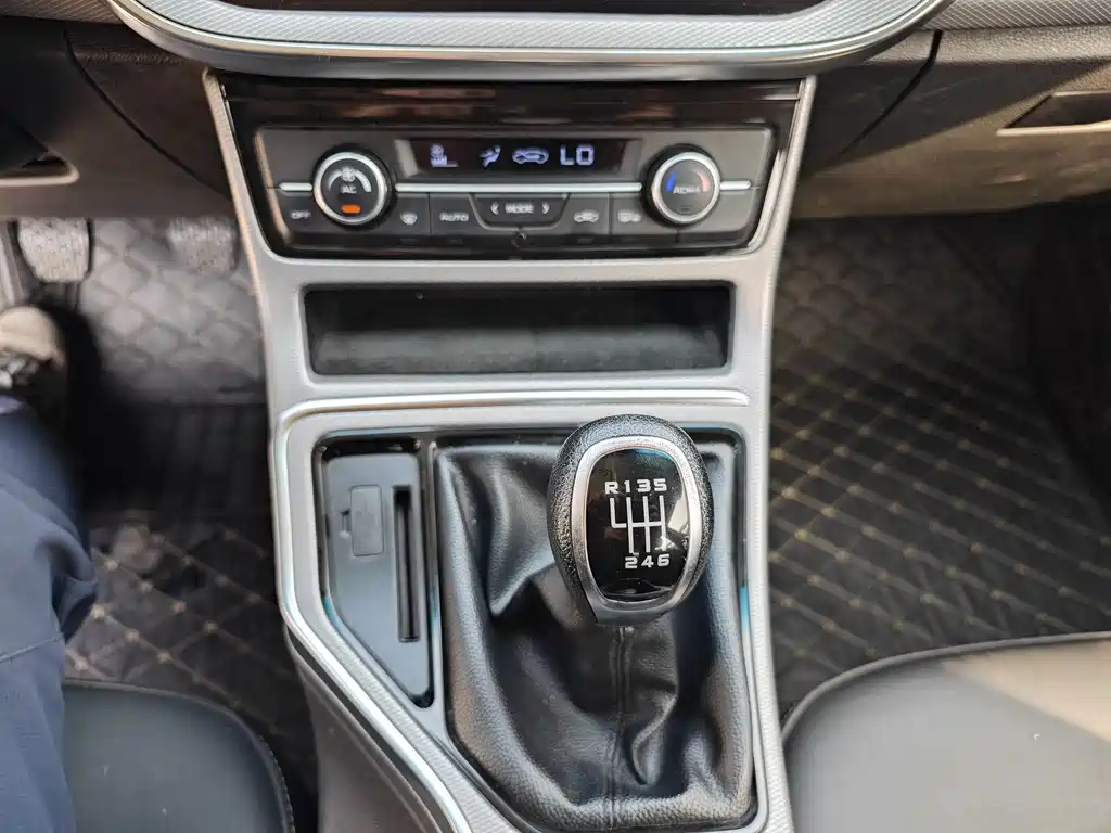 Emgrand GL 2018 1.8L manual elite smart connected model купить на сайте DeffCars