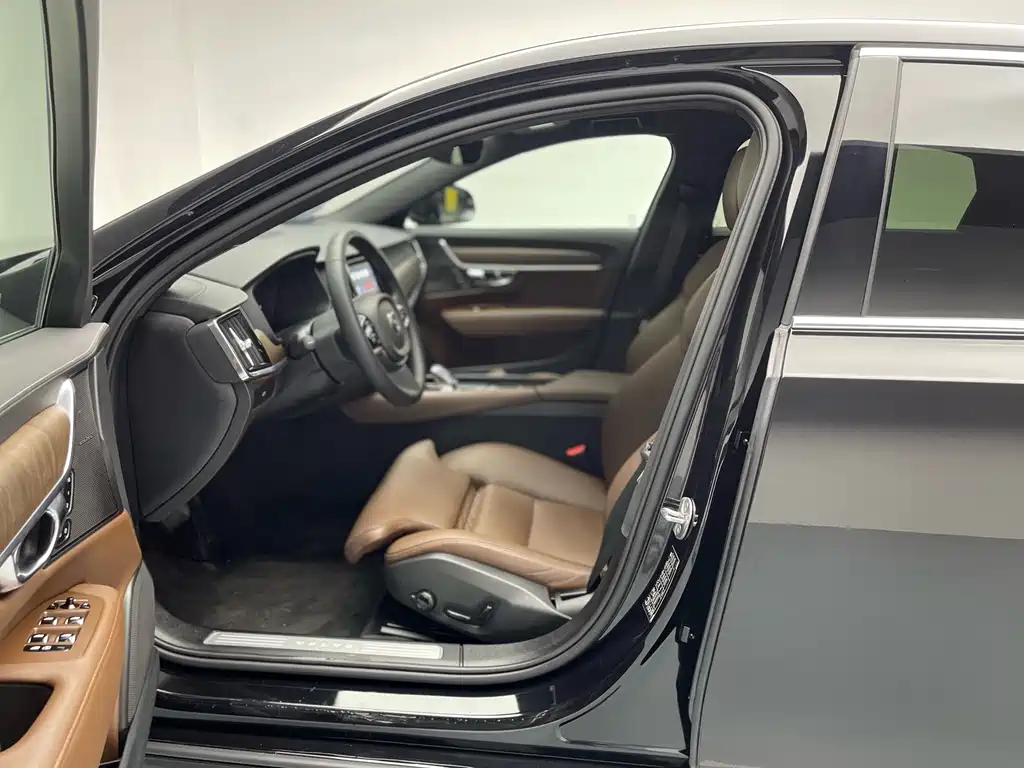 Volvo S90 2025 B5 Zhiyuan Luxury Edition купить на сайте DeffCars