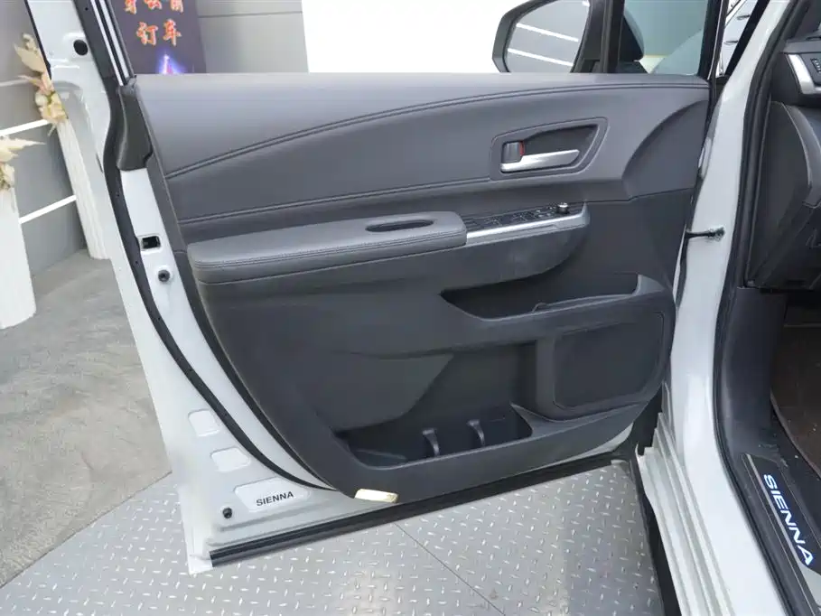 SIENNA 2021 2.5L Hybrid Premium Edition купить на сайте DeffCars