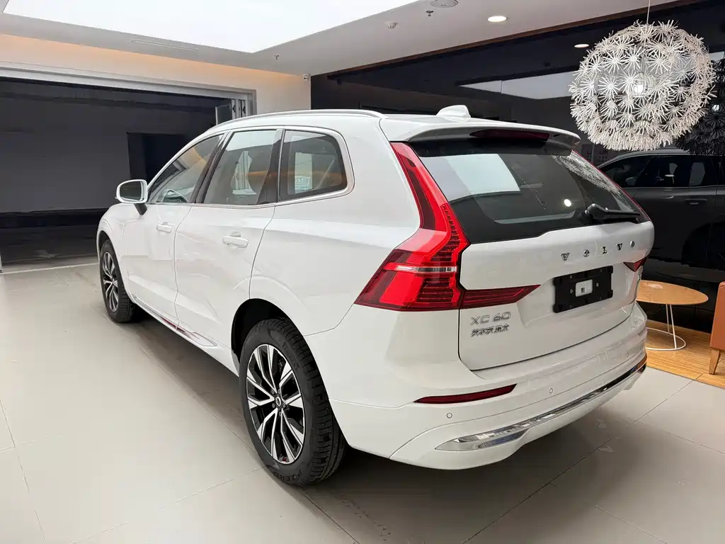 Volvo XC60 2024 B5 four-wheel drive Zhiyuan Deluxe Edition купить на сайте DeffCars