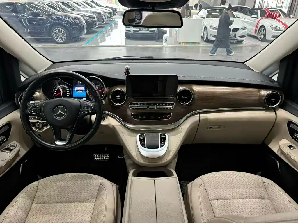 Mercedes-Benz V-Class 2021 V 260 L Long Wheelbase Premium Edition купить на сайте DeffCars