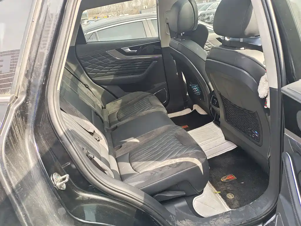 Hongqi HS5 2023 2.0T Qiyue Pro version купить на сайте DeffCars