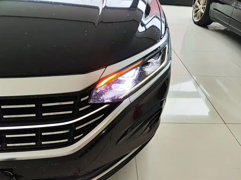Passat 2022 330TSI Deluxe Edition купить на сайте DeffCars