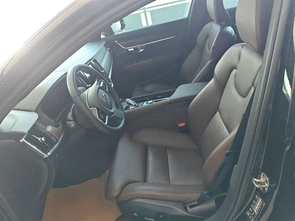 Volvo S90 2021 B5 Zhiyuan Luxury Edition купить на сайте DeffCars