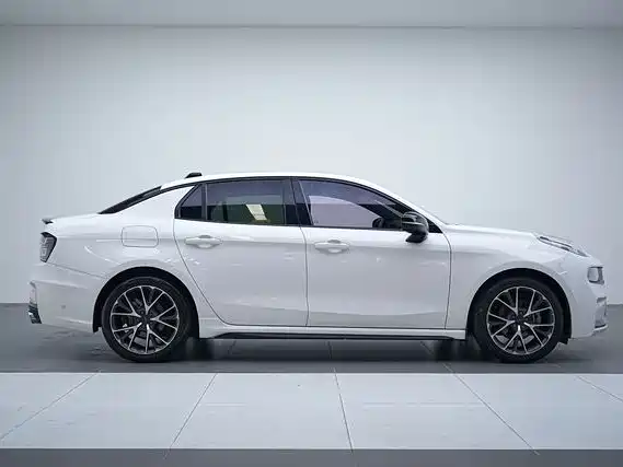 Lynk & Co 03 2019 1.5TD DCT Pro version National VI купить на сайте DeffCars