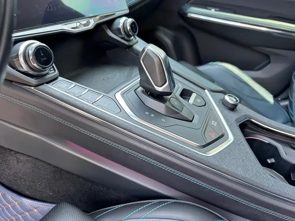 Lynk & Co 05 2020 2.0TD two-wheel drive shines Halo купить на сайте DeffCars
