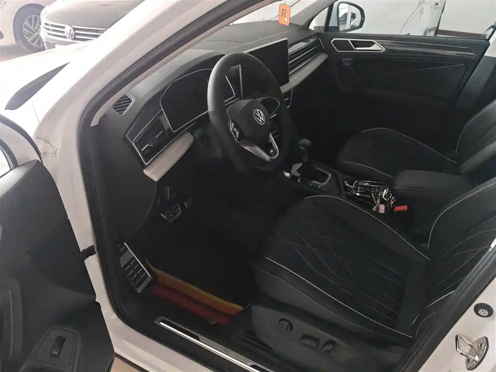 Tiguan L 2023 330TSI automatic two-wheel drive R-Line version купить на сайте DeffCars