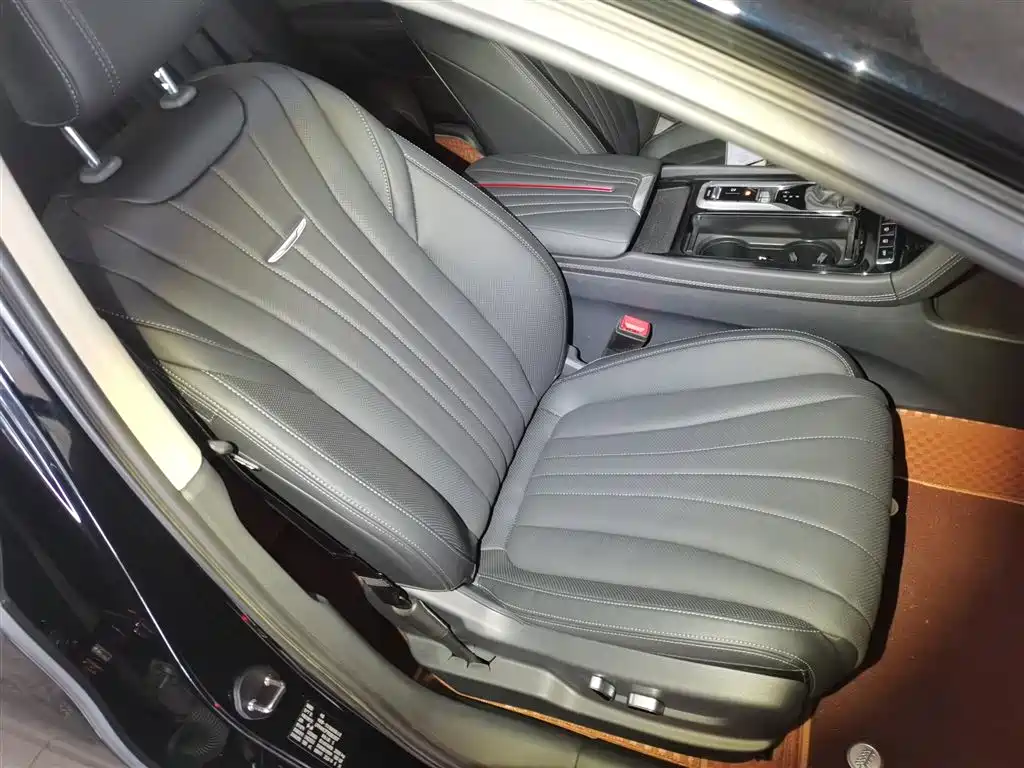 Hongqi H5 2024 2.0T Automatic Zhilianqichang Edition купить на сайте DeffCars
