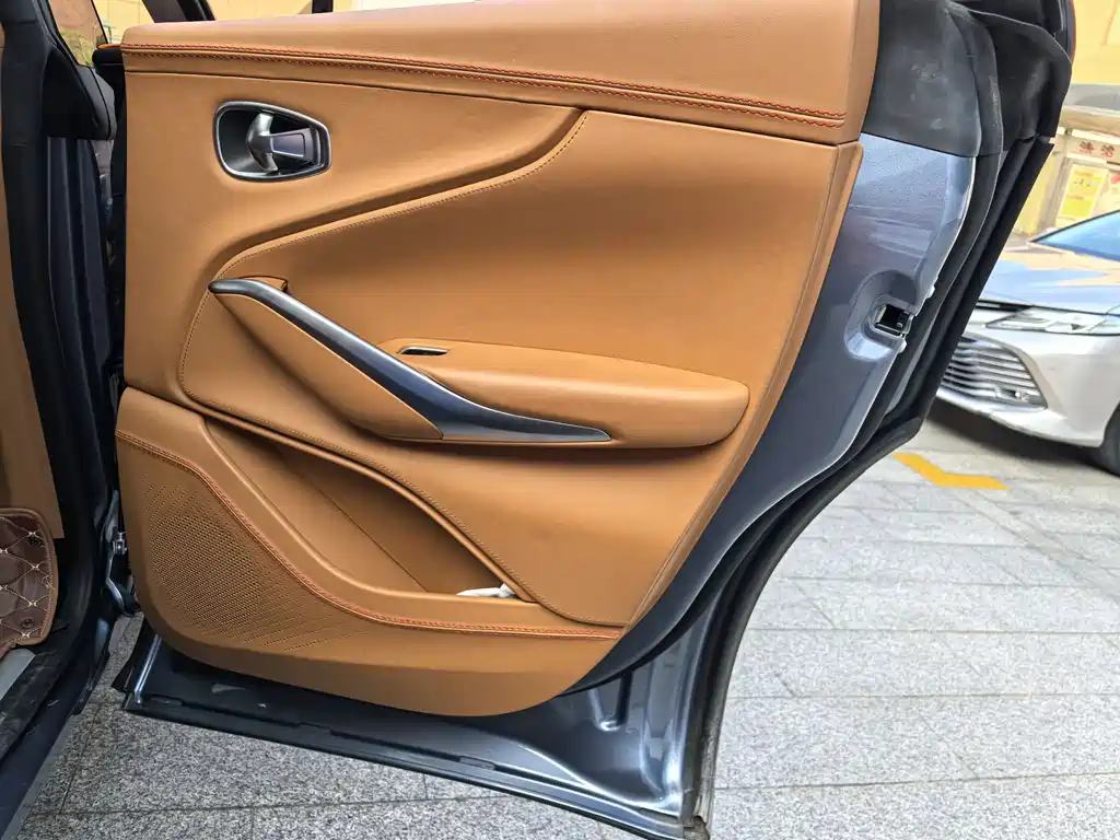 Aston Martin DBX 2022 4.0T V8 купить на сайте DeffCars
