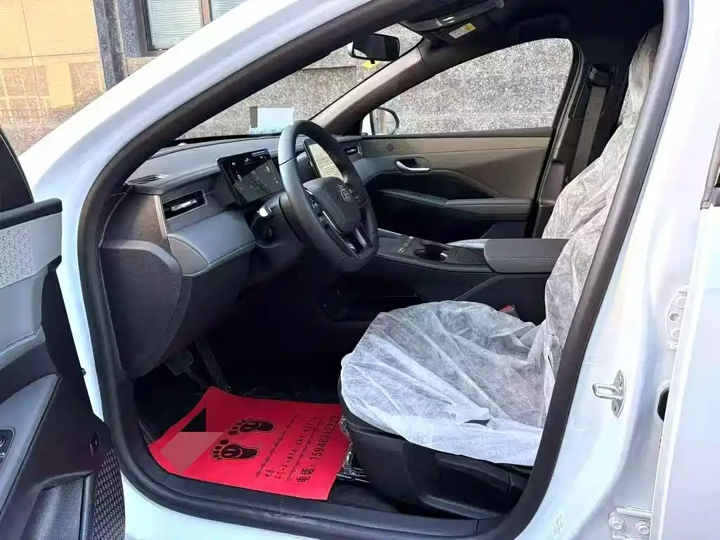 Qin PLUS 2026 DM-i 128KM aggressive model купить на сайте DeffCars